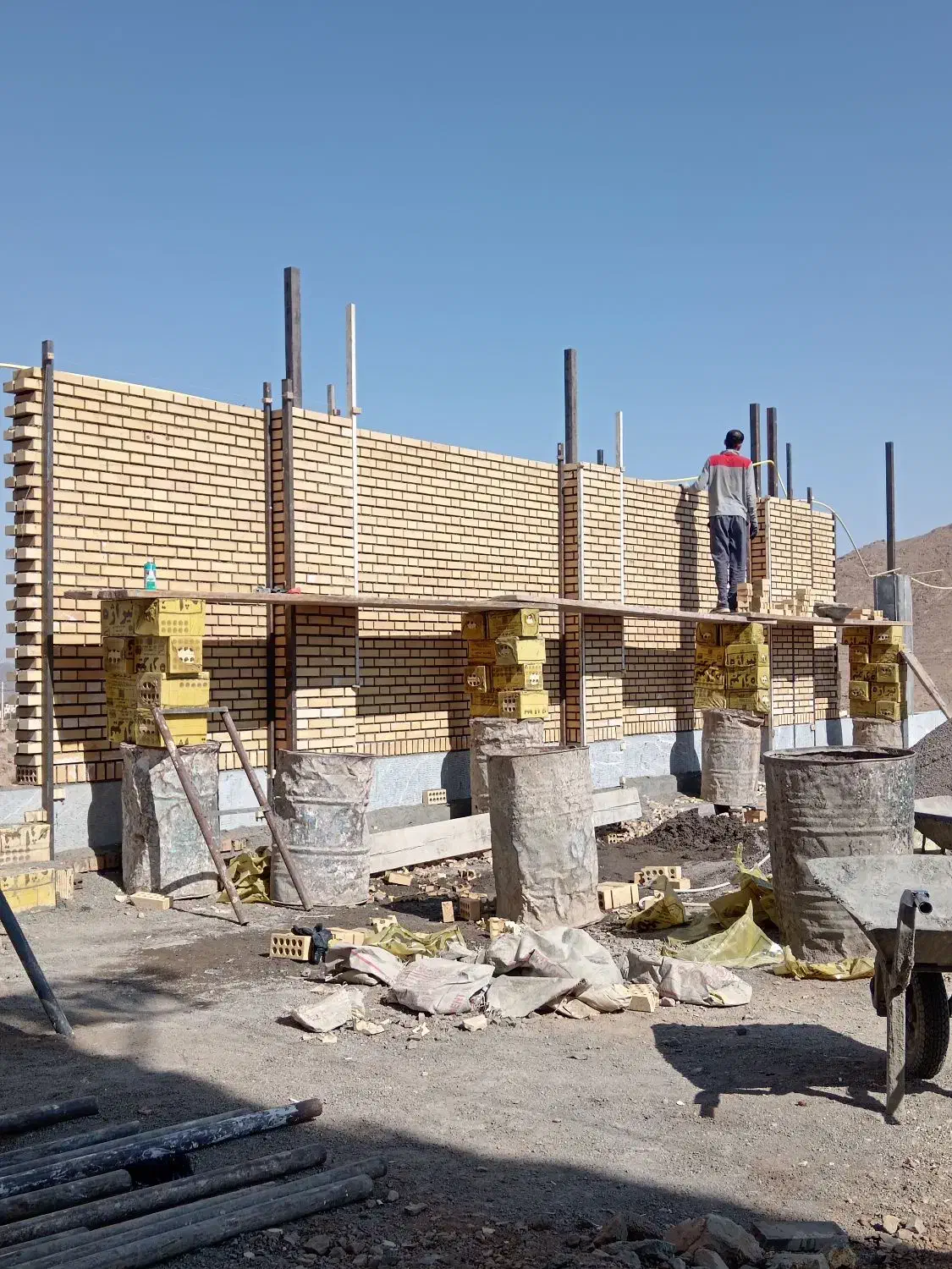 نیازمند کارگر وبنا نماچین نطنز|استخدام معماری، عمران و ساختمانی|نطنز, |دیوار