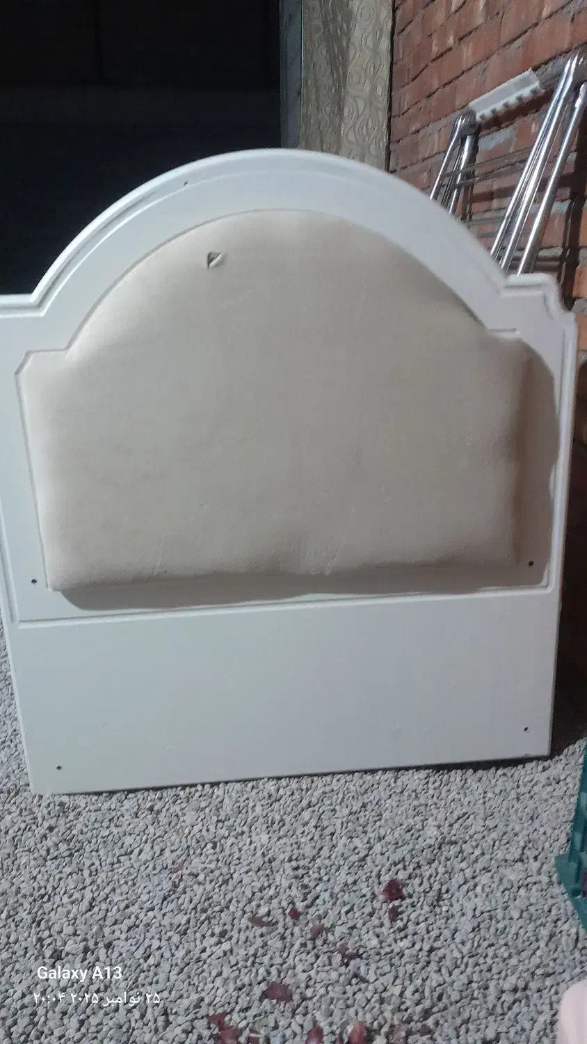 تخت کودک تشک هم داره یه بار استفاده شده هست|تشک تختخواب|آذرشهر, |دیوار