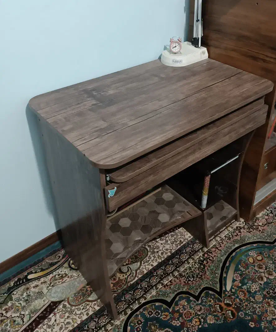 میز تحریر|میز تحریر و کامپیوتر|هشتگرد, شهرک بعثت|دیوار