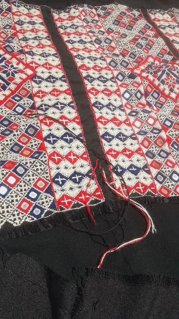 زی گفتان هزار اینه ای|لباس|هیرمند, |دیوار