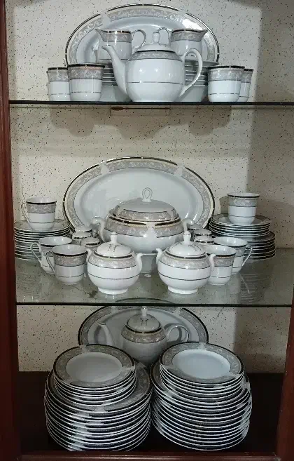 چینی۱۲ نفره ۱۰۶ تیکه|ظروف سرو و پذیرایی|کیاشهر, |دیوار