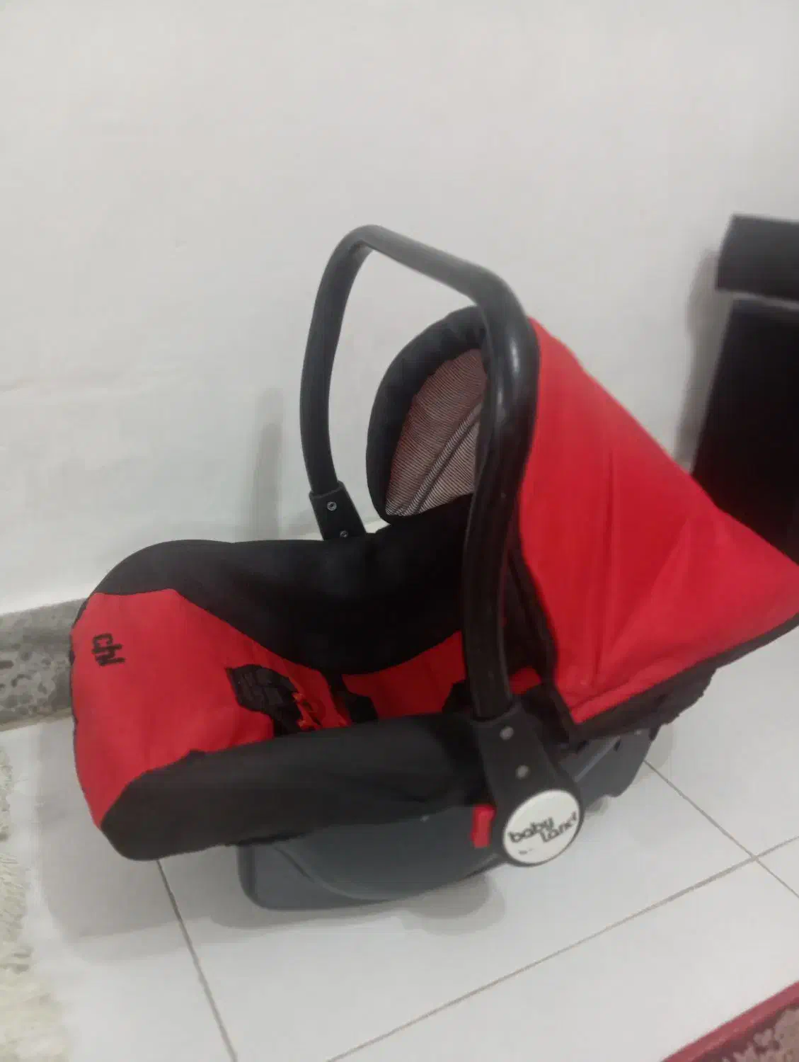 کریرنو|تخت و صندلی بچه|رشت, جماران|دیوار