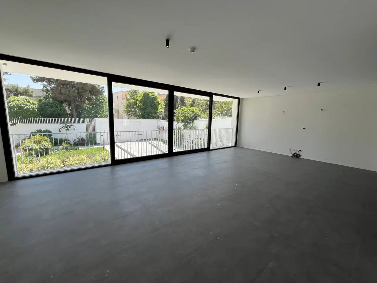 ویلا نوساز ۸۰۰ متر دربست دوبلکس