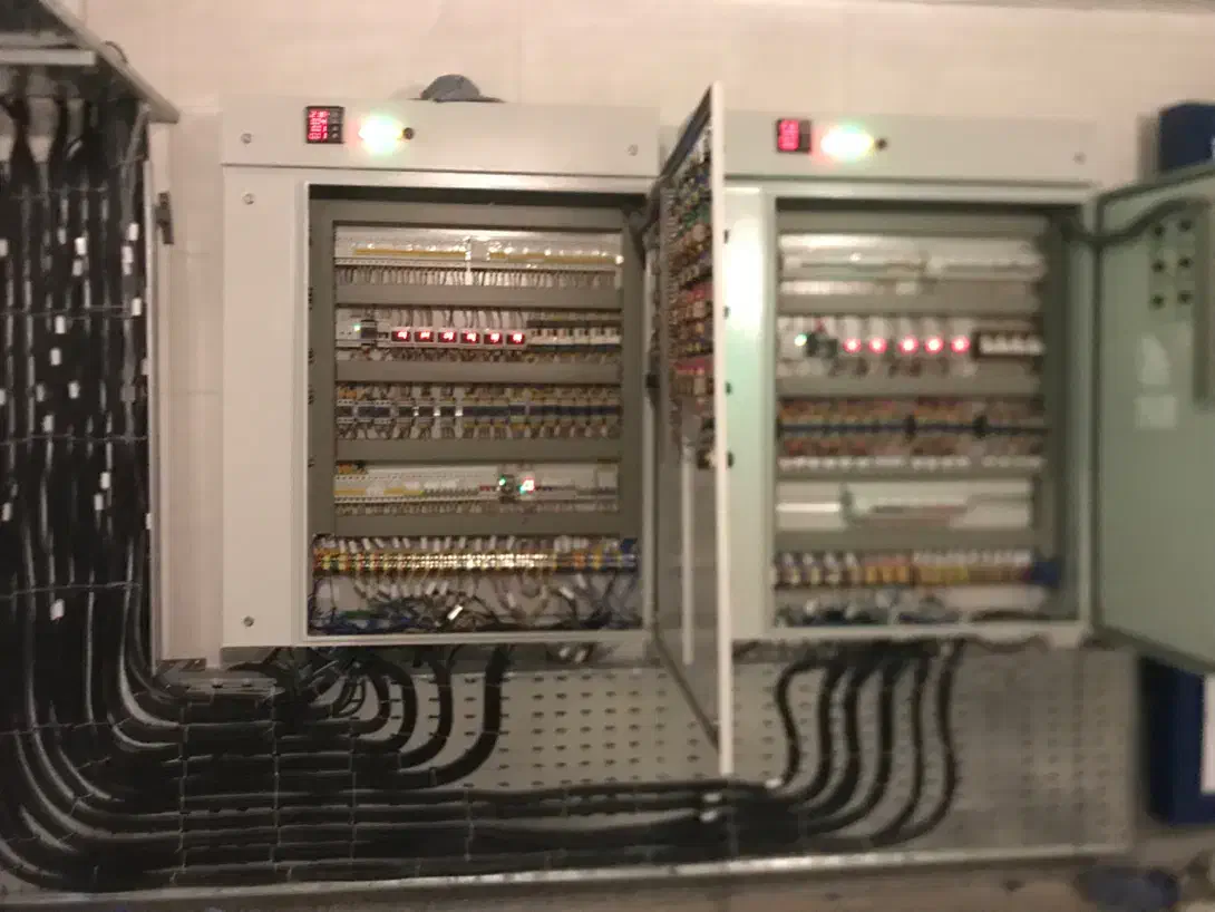 طراحی و نصب و تعمیرات انواع تابلو های برق صنعتی|خدمات پیشه و مهارت|سپیدان, |دیوار