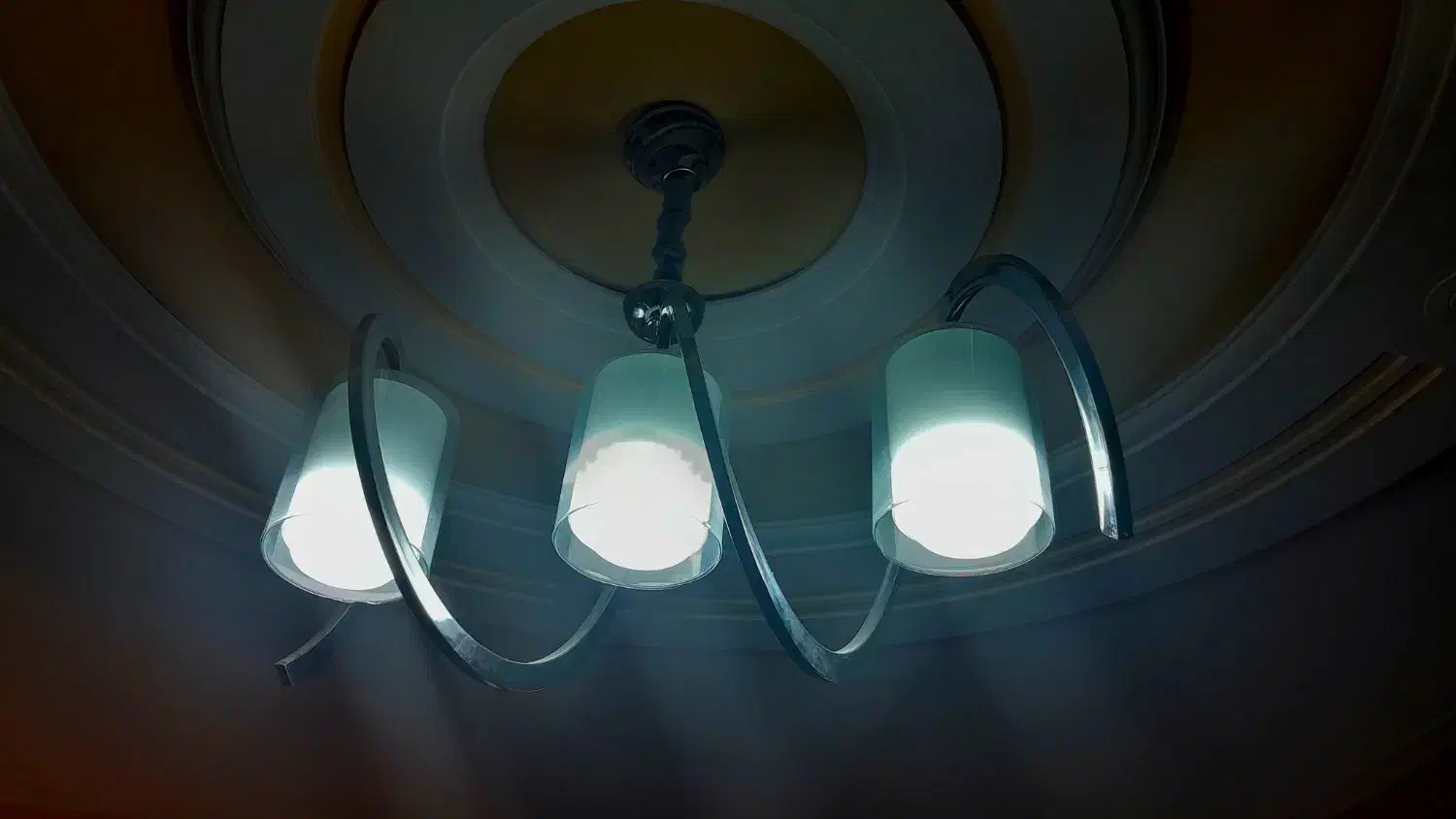 لوستر|لوستر و چراغ آویز|قدس, شهرقدس|دیوار