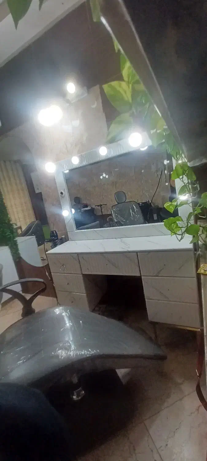 یک عدد میز میکاپ تمام ام دی ف|آرایشگاه و سالنهای زیبایی|شهریار, شهرک وائین|دیوار