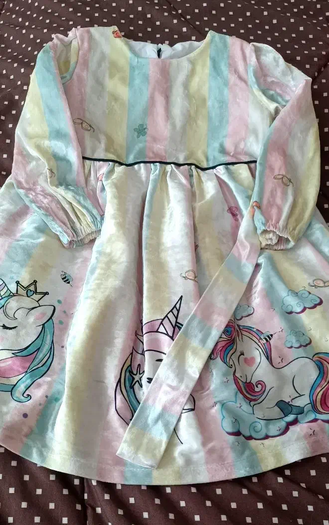 پیراهن مخمل اسب تک شاخ و جوراب شلواری و ساپورت|کفش و لباس بچه|تهران, دکتر هوشیار|دیوار