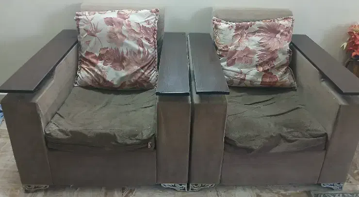 مبل ۶ نفره و میز به همراه ۴ عدد عسلی|مبلمان خانگی و میز عسلی|تهران, امین حضور|دیوار