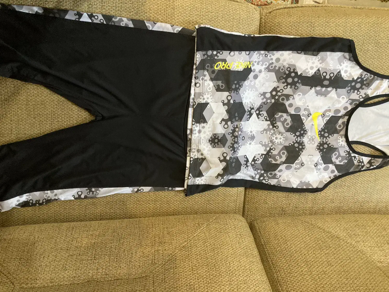 اباس ورزشی|لباس|اصفهان, کوی امیریه|دیوار