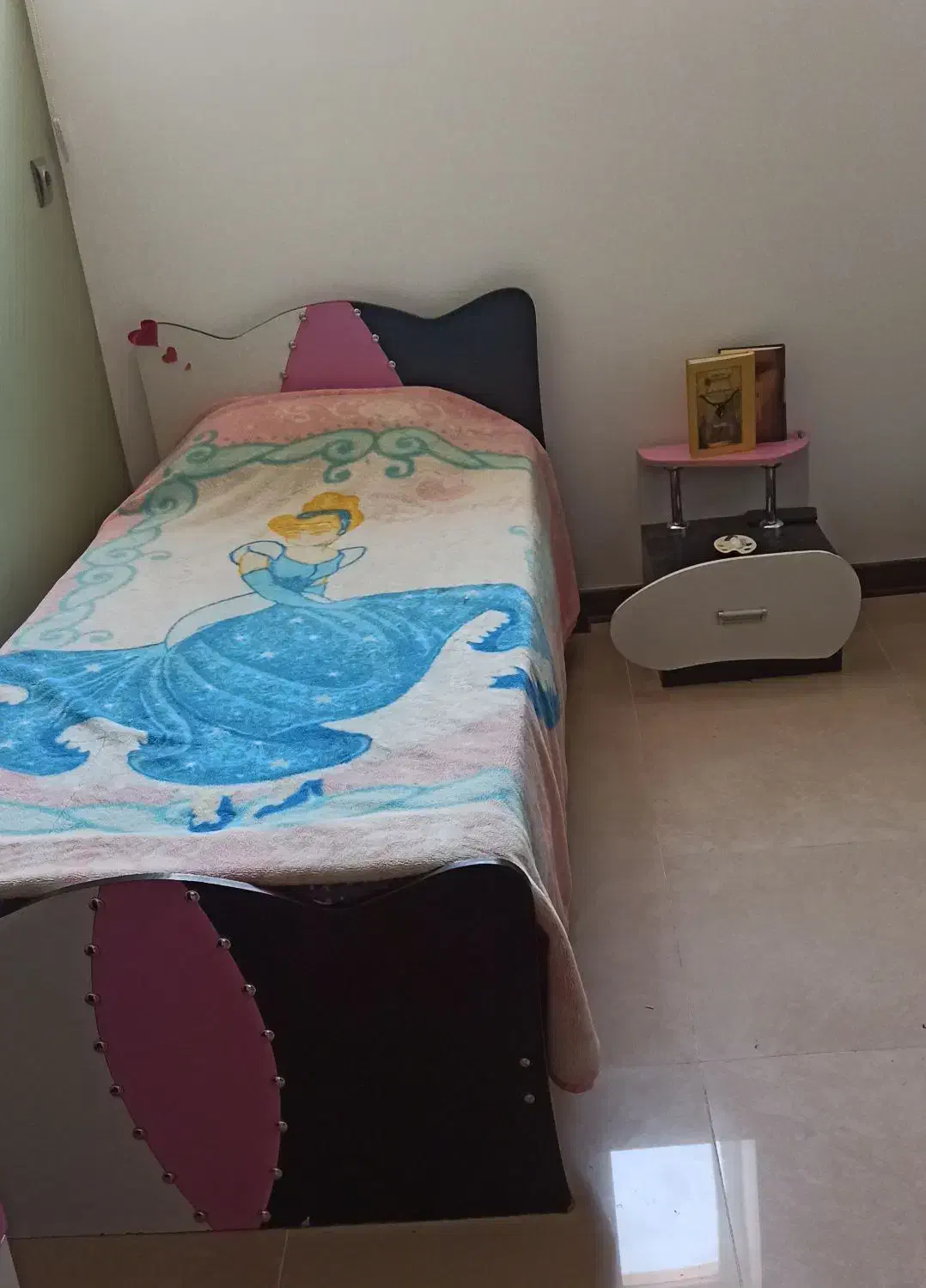 تخت یک نفره دخترانه|تخت و صندلی بچه|لنجان, |دیوار