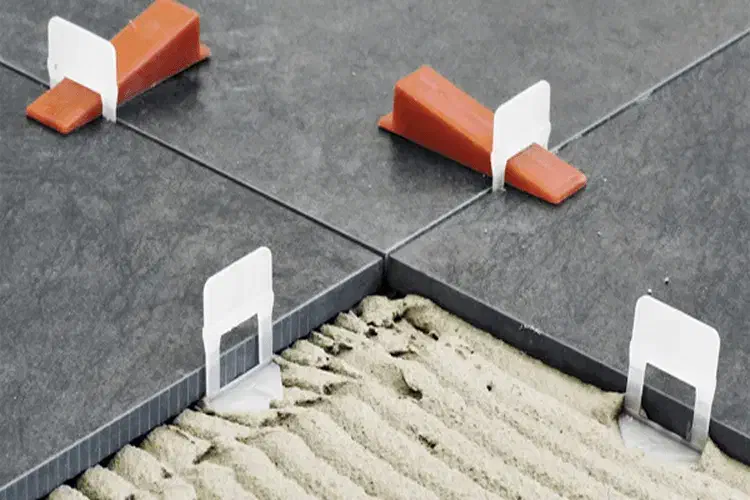 اجرا نصب سرامیک کاشی کف .آشپزخانه . سرویس بهداشتی|خدمات پیشه و مهارت|مشهد, حجت|دیوار