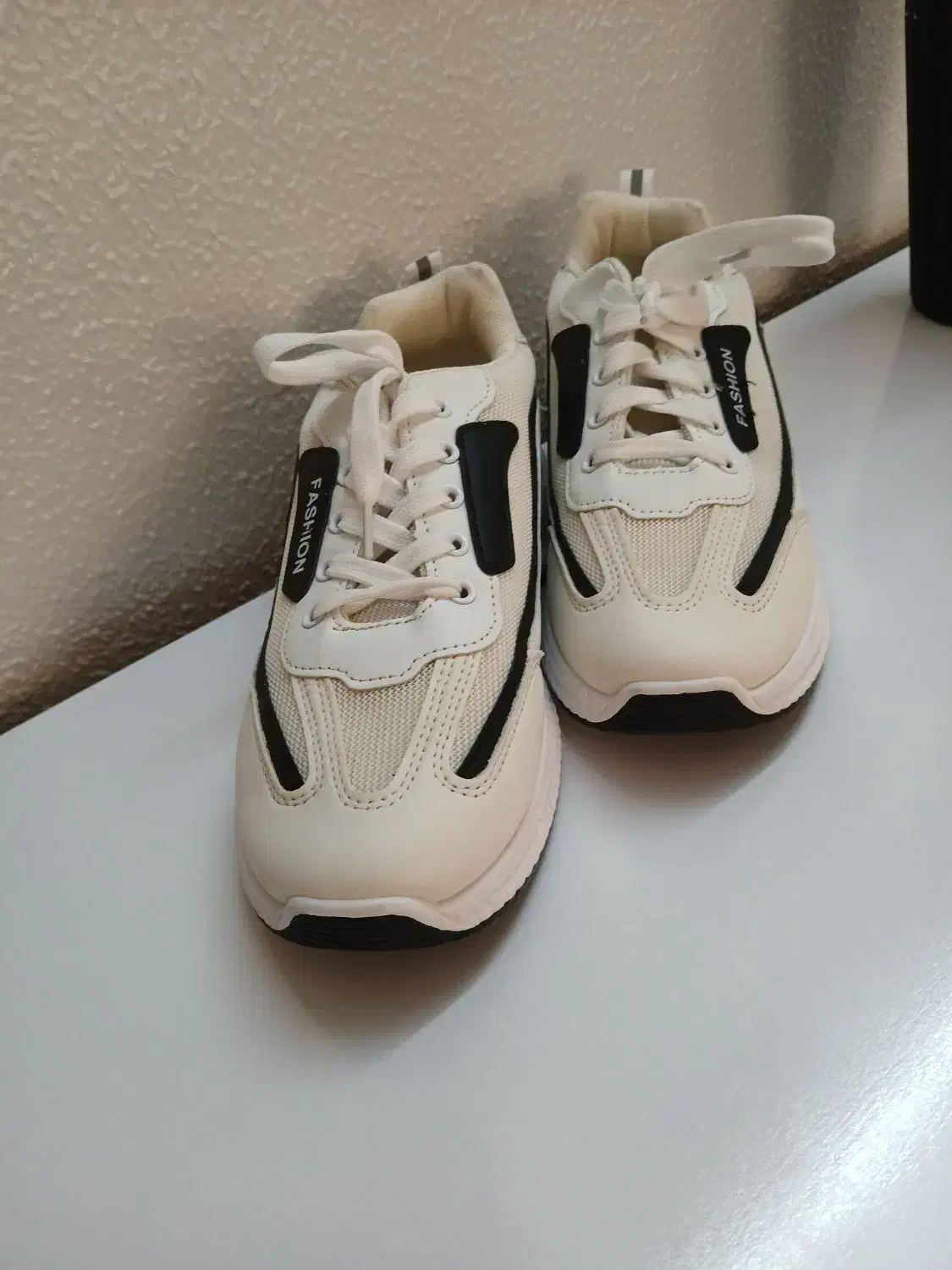 دوعدد کفش اسپرت خارجی|کیف، کفش، کمربند|شاهینشهر, عطار|دیوار