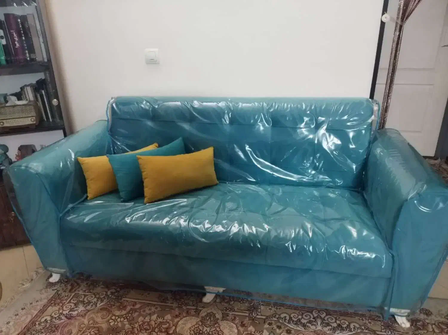 مبل ۷نفره کاملا سالم درحد نو نو همراه با کاور.|مبلمان خانگی و میز عسلی|گلبهار, شهر جدید گلبهار|دیوار