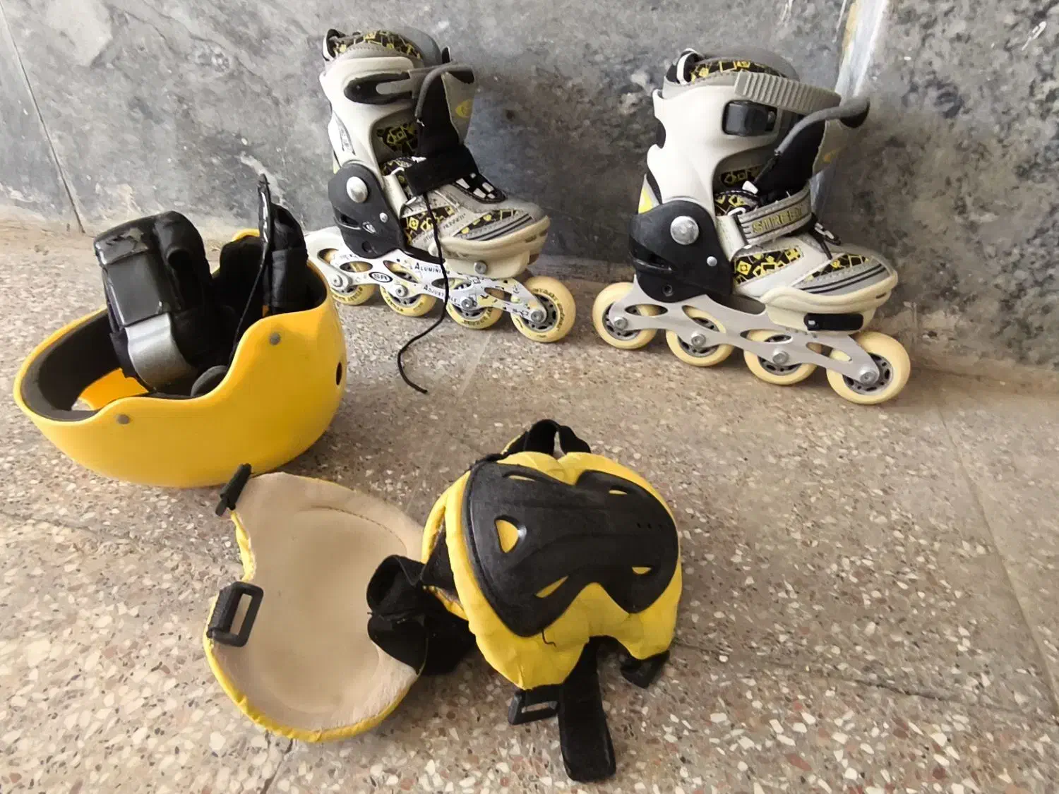 کفش اسکیت با تجهیزات کامل|دوچرخه، اسکیت، اسکوتر|قم, پردیسان|دیوار