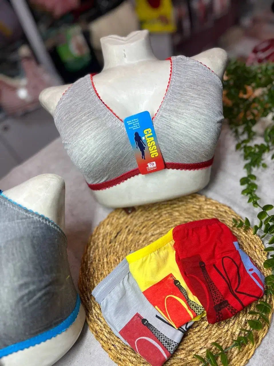 سوتین نخی|لباس|کاشان, پا نخل|دیوار