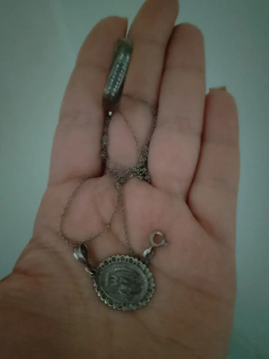 پلاک زنجیر و حلقه|جواهرات|کنگاور, |دیوار