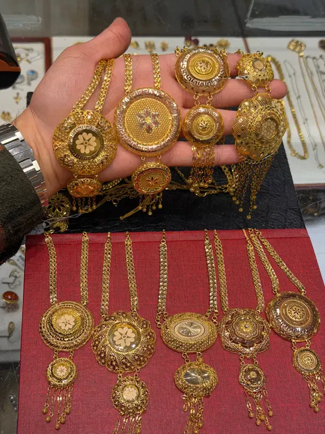 گردنبندنمادار۹تا۱۵ گرم فقط ((هفت درصد بالا تابلو))|جواهرات|شیراز, شاهچراغ|دیوار