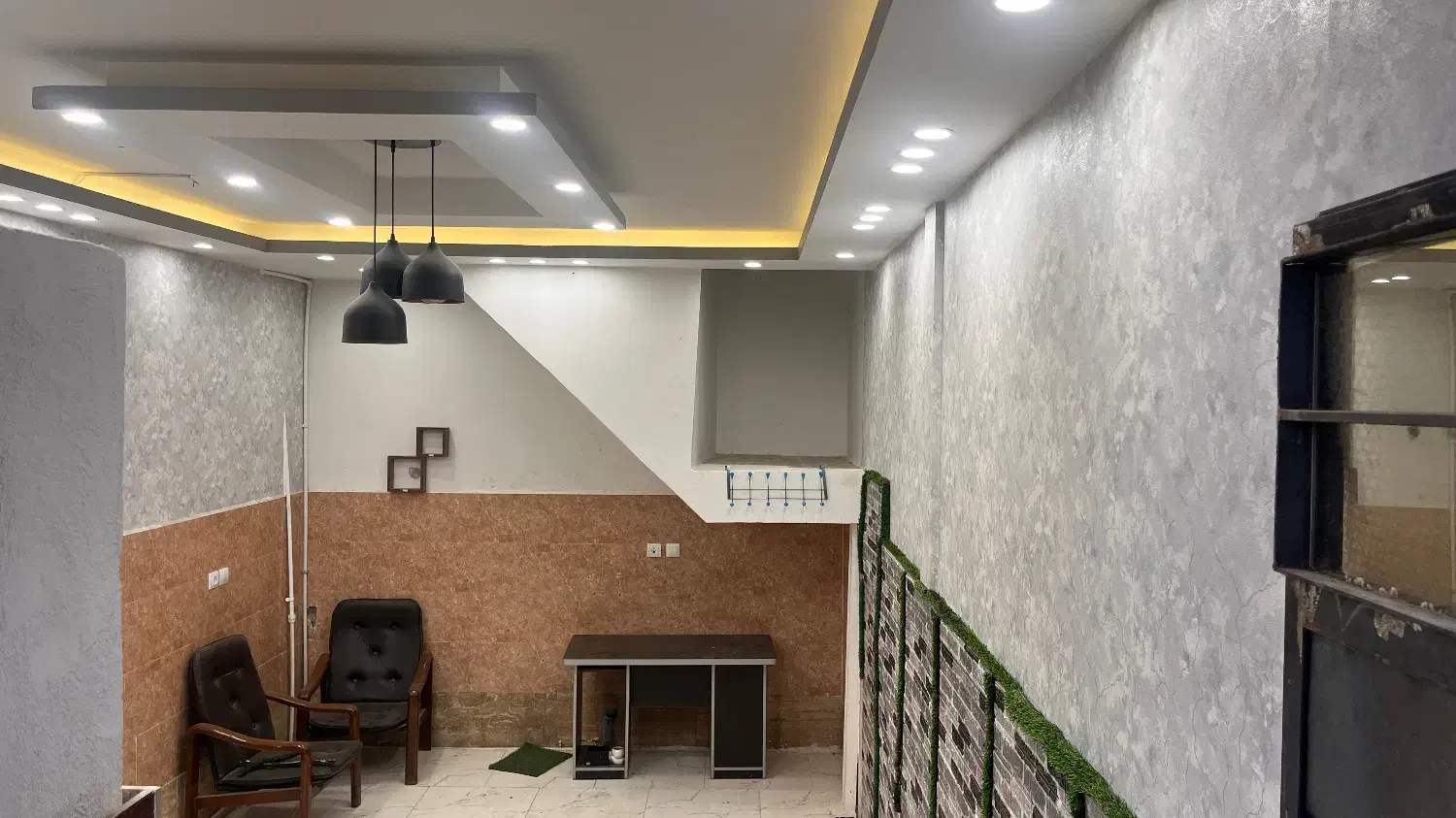 زیر پله مرتب کارمندان|اجارهٔ مغازه و غرفه|زنجان, |دیوار