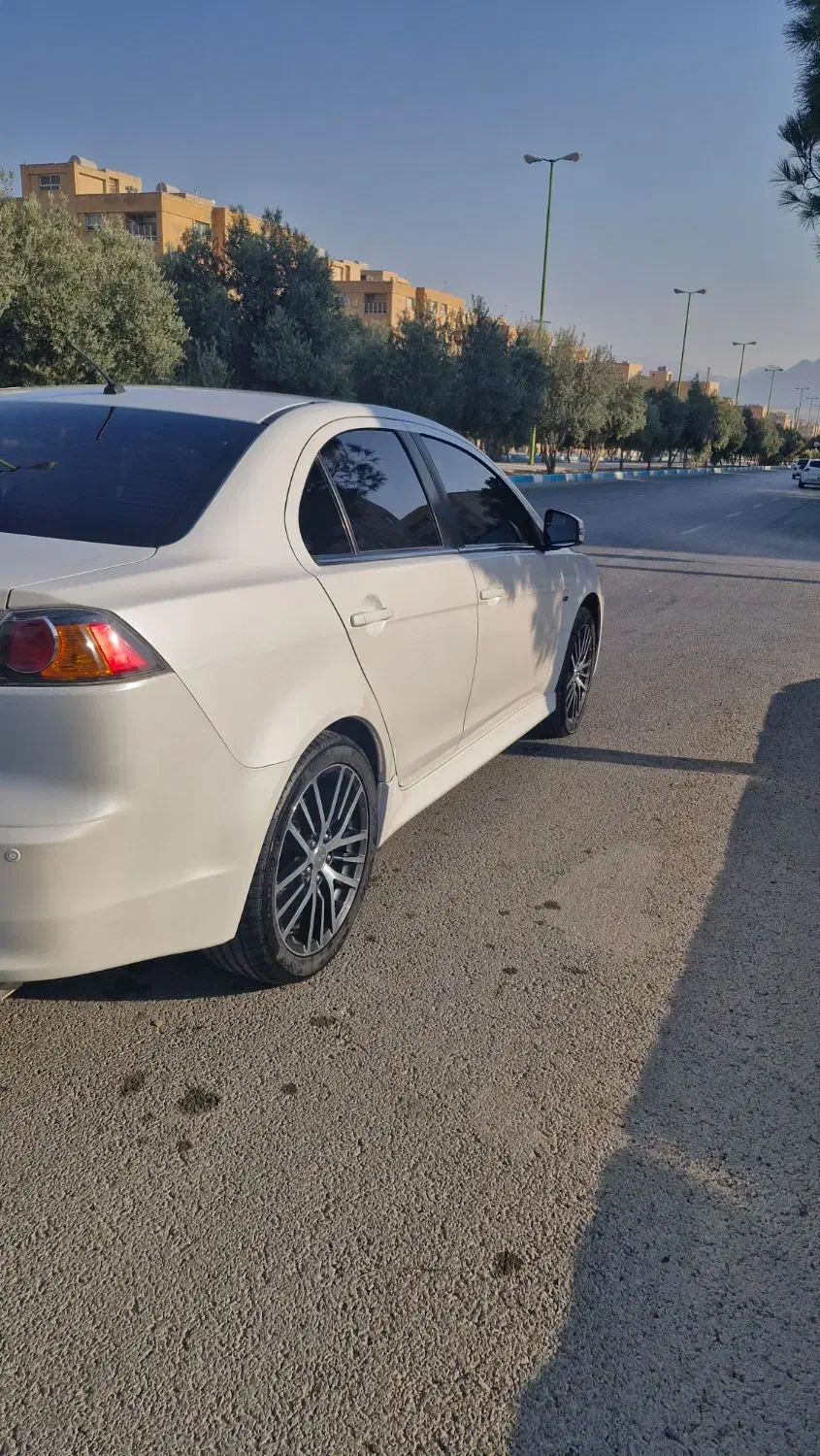 میتسوبیشی لنسر ۲۰۱۷ اتوماتیک سفید رنگ|خودرو سواری و وانت|اصفهان, سپاهانشهر|دیوار