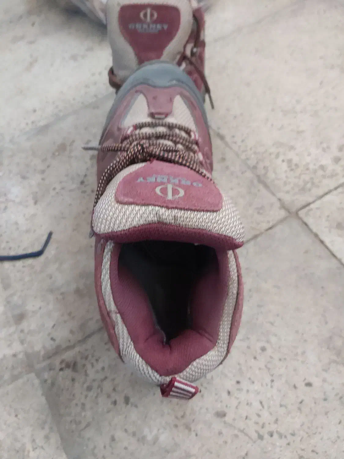 کفش کوهنوردی اصل سایز ۳۸ یا ۳۸ و نیم در حدنو|کیف، کفش، کمربند|اندیشه, اندیشه فاز ۴|دیوار