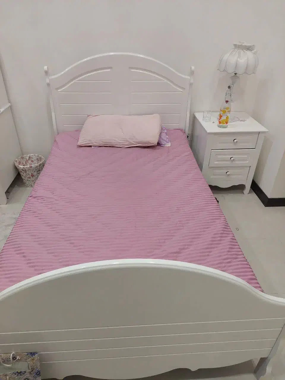 تخت خواب و تشک و پرده و کمد و میز مطالعه و لوستر|تخت و سرویس خواب|قم, حاج خلیل|دیوار