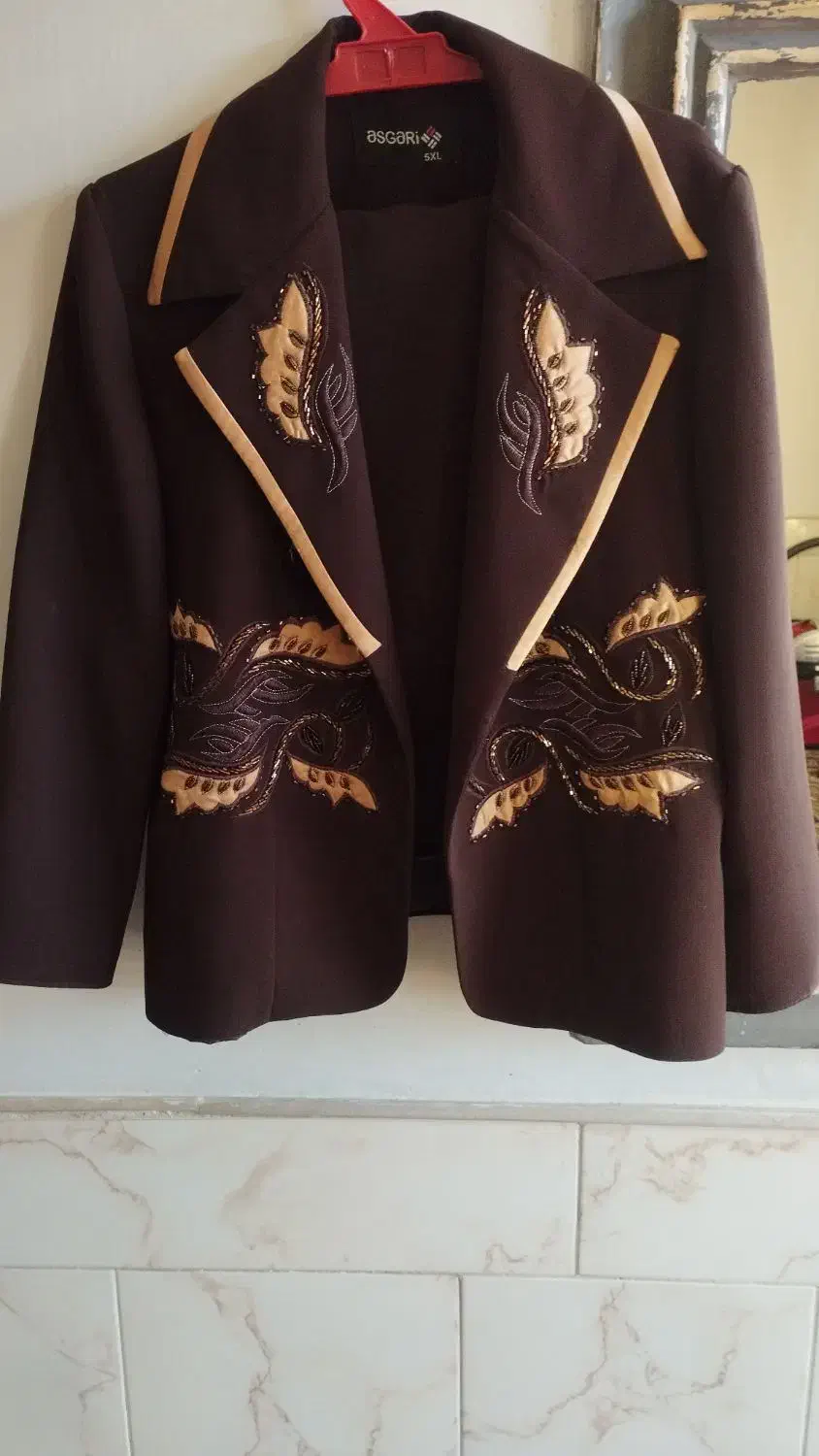 چند عدد لباس مجلسی|لباس|نیشابور, شهید جعفری|دیوار