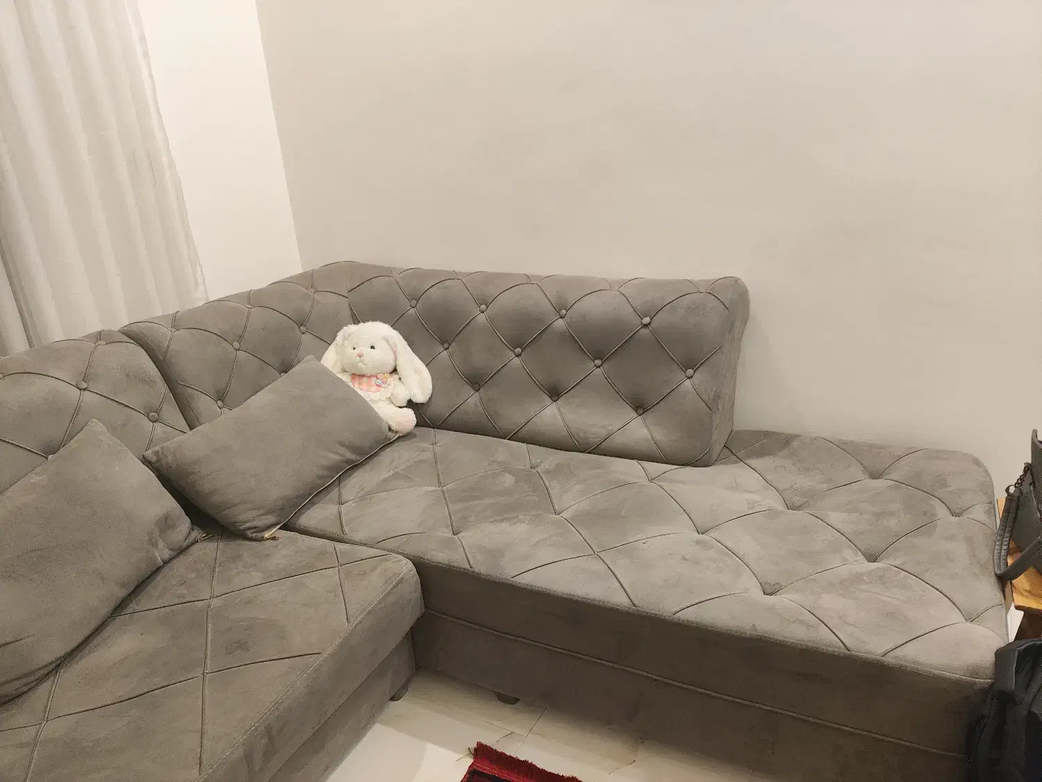 مبل ال تختخوابشو طوسی بزرگ و راحت|مبلمان خانگی و میز عسلی|کیش, |دیوار