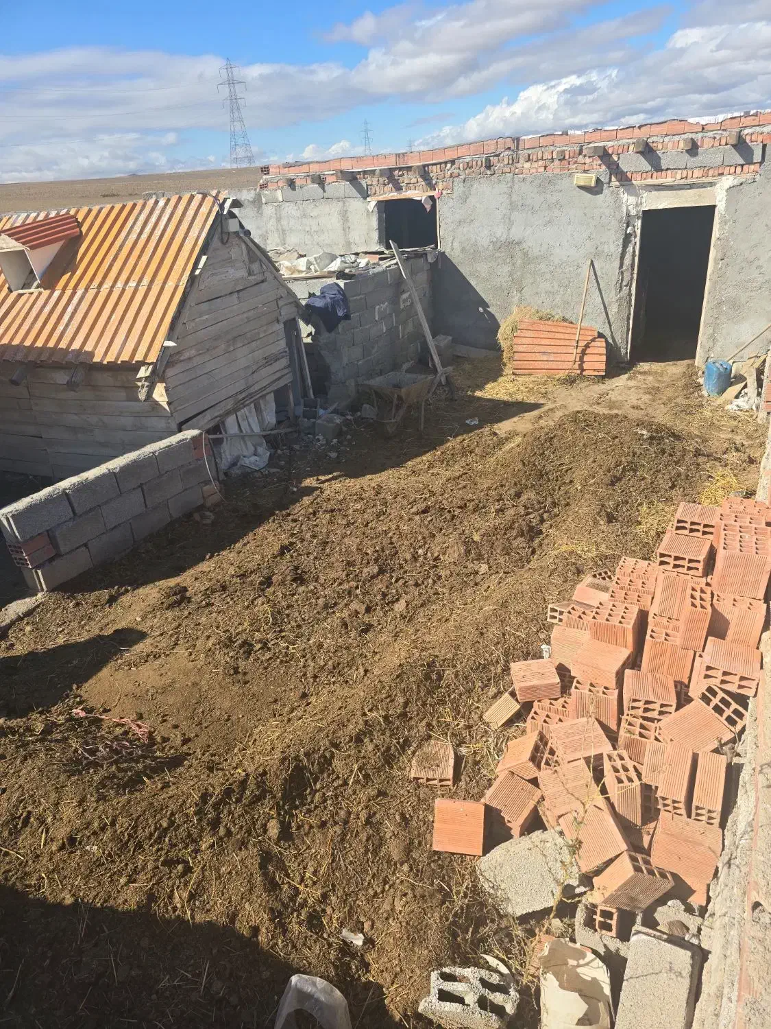 فروش آلاچیق با ۲ اسب و ۲ سگ و پاترول وغیره|فروش زمین و ملک کلنگی|نمین, |دیوار