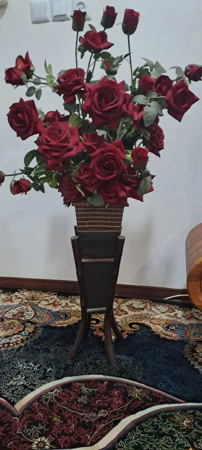 گل زر سرخ و گلدان|گل مصنوعی|اراک, |دیوار