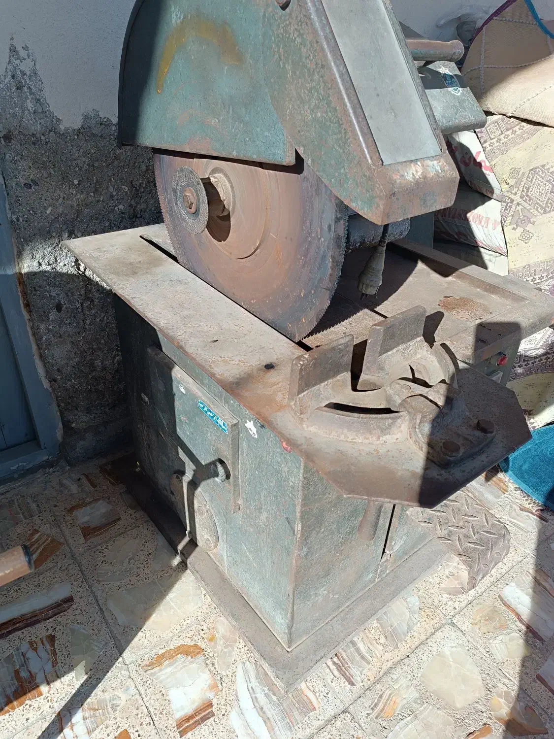 اره آتشی و کپسول هوا|ماشین‌آلات صنعتی|سیمین شهر, |دیوار