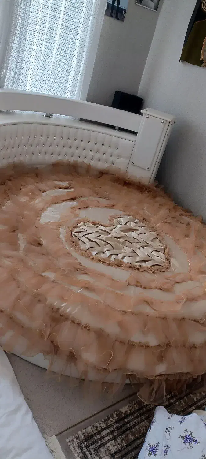 تخت خواب دونفره گرد|تخت و سرویس خواب|فولادشهر, B8|دیوار