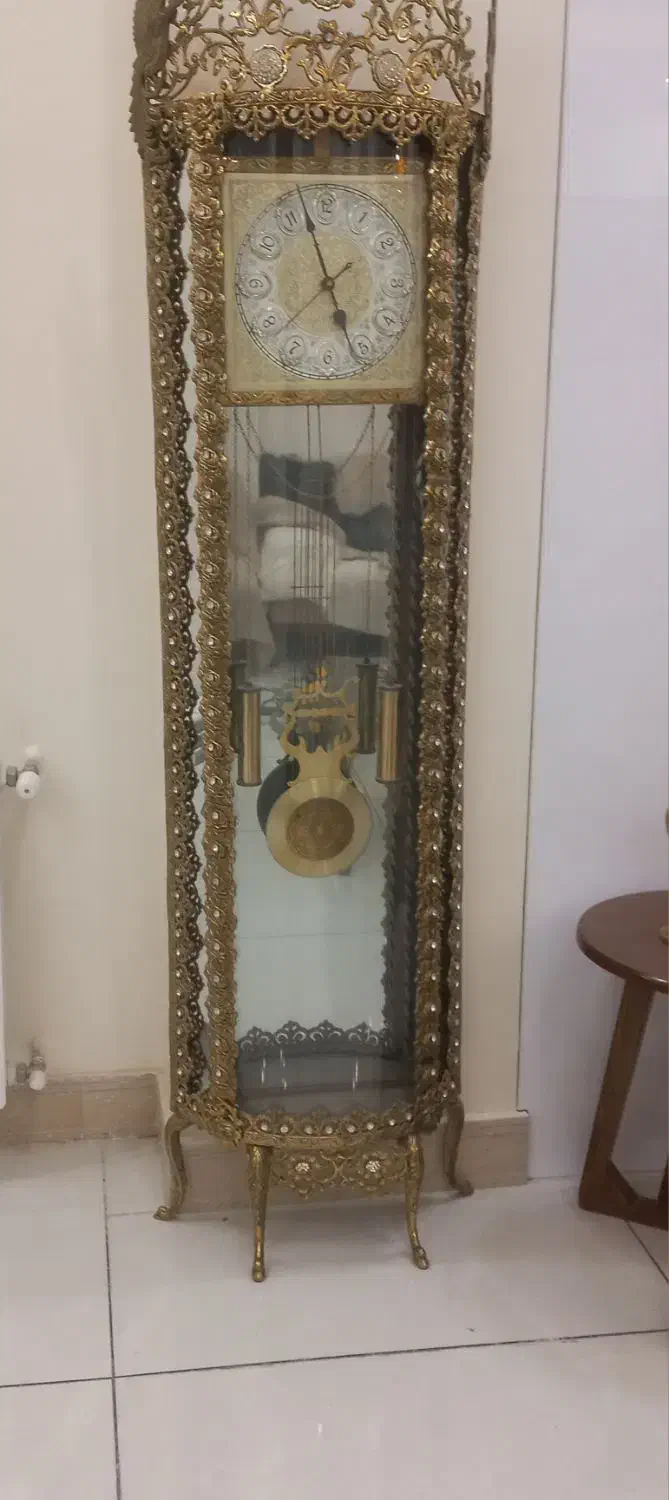 ساعت برنجی محکم پشتش آینه وبالاش دوطاوس داره|ساعت دیواری و تزئینی|تهران, والفجر (افسریه)|دیوار