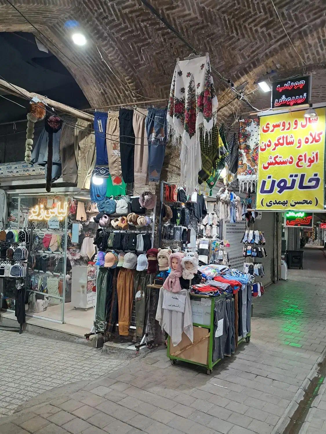 روسری سفید ویژه روز مادر شارژ شد|لباس|نیشابور, فردوسی جنوبی|دیوار