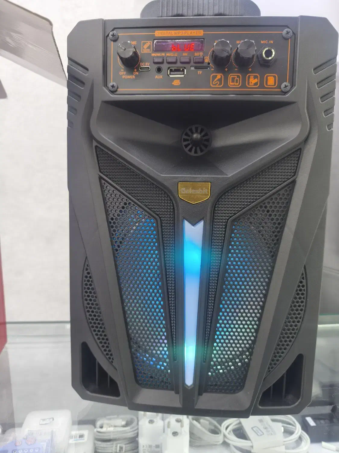 اسپیکر بلوتوثی به همراه میکروفن گارانتی دار|پخشکننده همراه|همدان, |دیوار