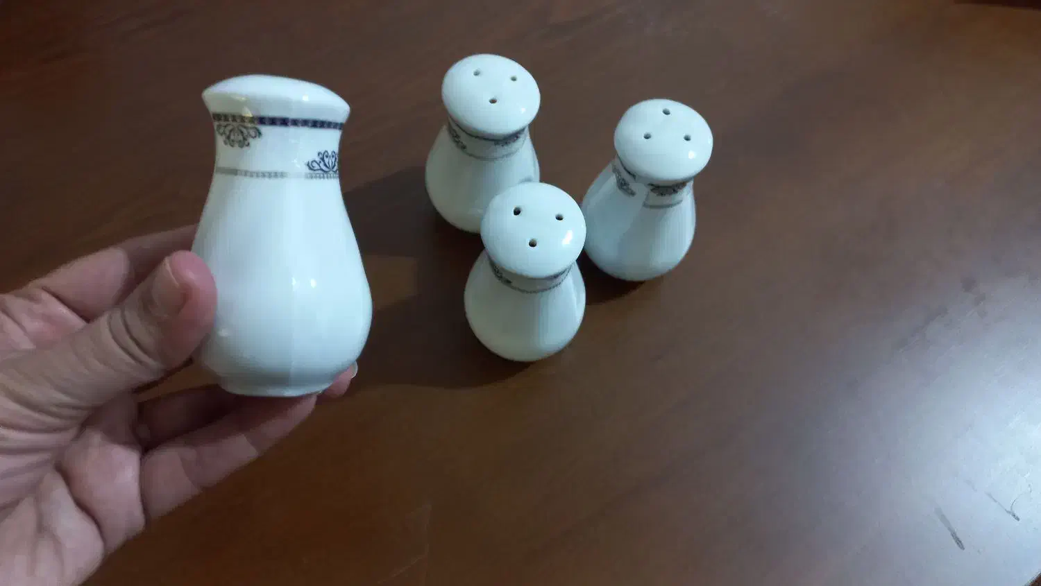 نمک پاش چینی /قدیمی|ظروف سرو و پذیرایی|رشت, توشیبا|دیوار