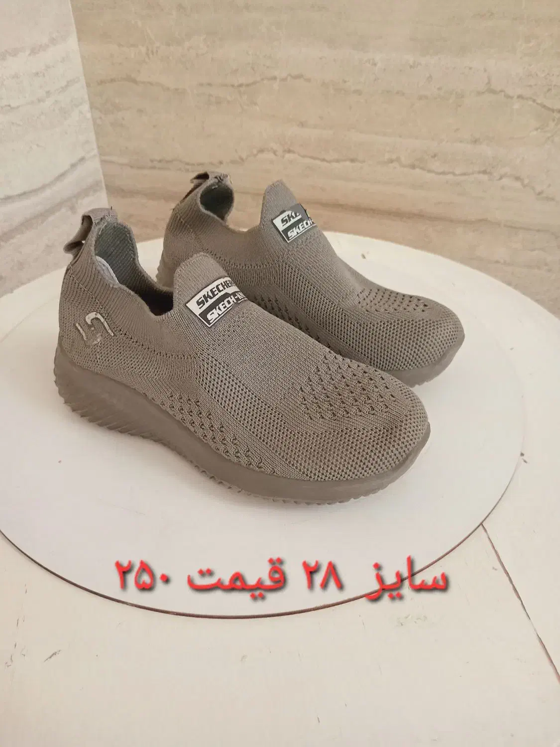 کفش|کفش و لباس بچه|کلاله, |دیوار