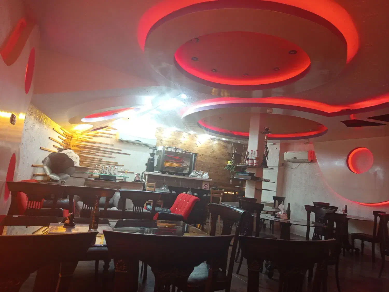 نیرو آشپز خانم وسالن کار خانم|استخدام خدمات فروشگاه و رستوران|کازرون, |دیوار