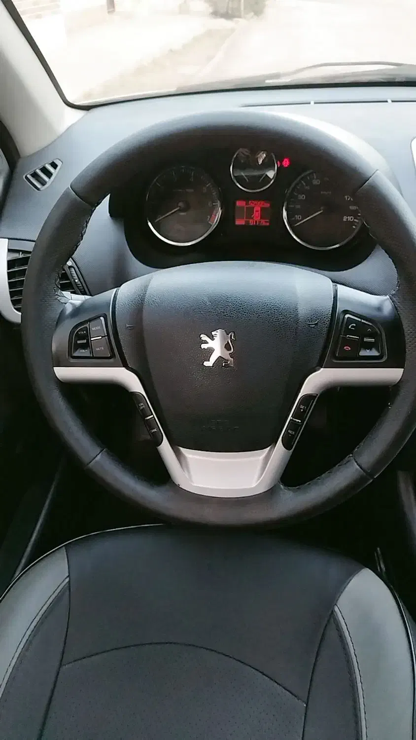 پژو207اتوماتیک سقف شیشه‌ای ارتقا یافته|خودرو سواری و وانت|اهواز, سیصد دستگاه|دیوار