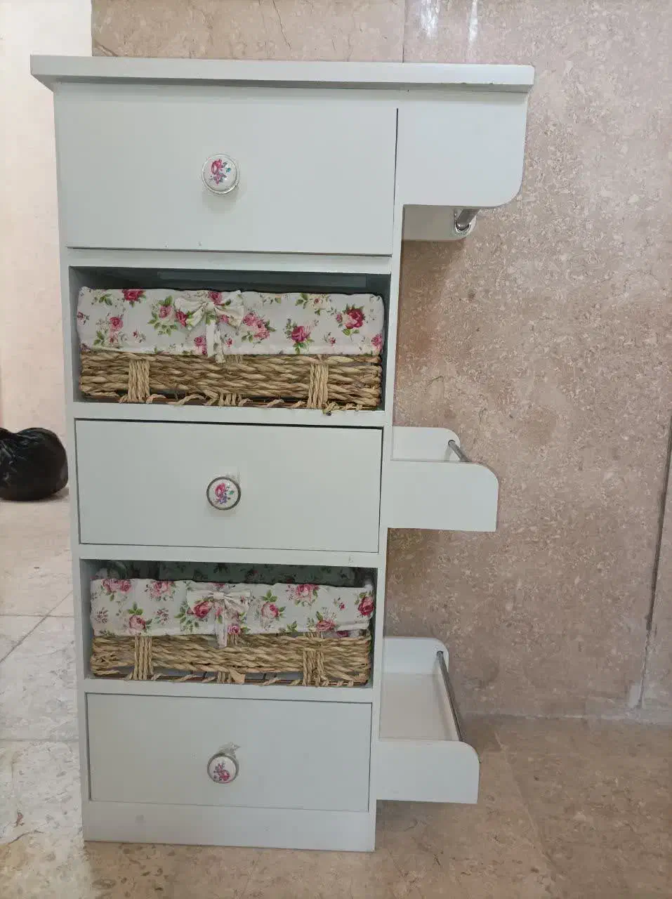 سبدسیب زمینی و پیاز|آبچکان و نظمدهنده ظروف|ری, شهادت|دیوار