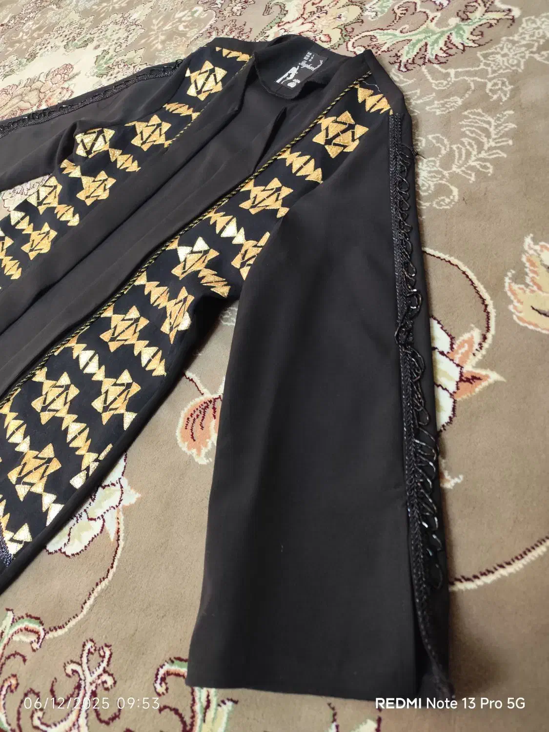 کت مجلسی|لباس|قم, ولیعصر|دیوار