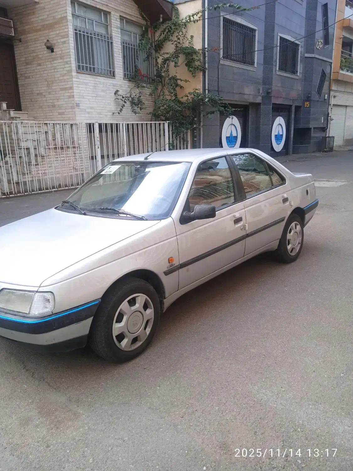 پژو  405 دوگانه کارخانه مدل 88 - نقره ای|خودرو سواری و وانت|رشت, منظریه|دیوار