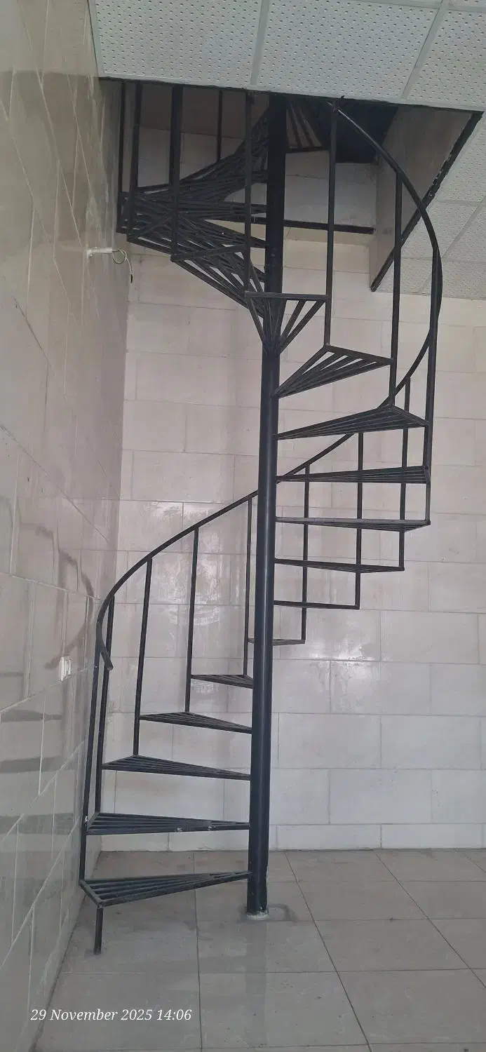 پله پیچ آهنی|مصالح و تجهیزات ساختمان|شیراز, شهرک فرهنگیان|دیوار