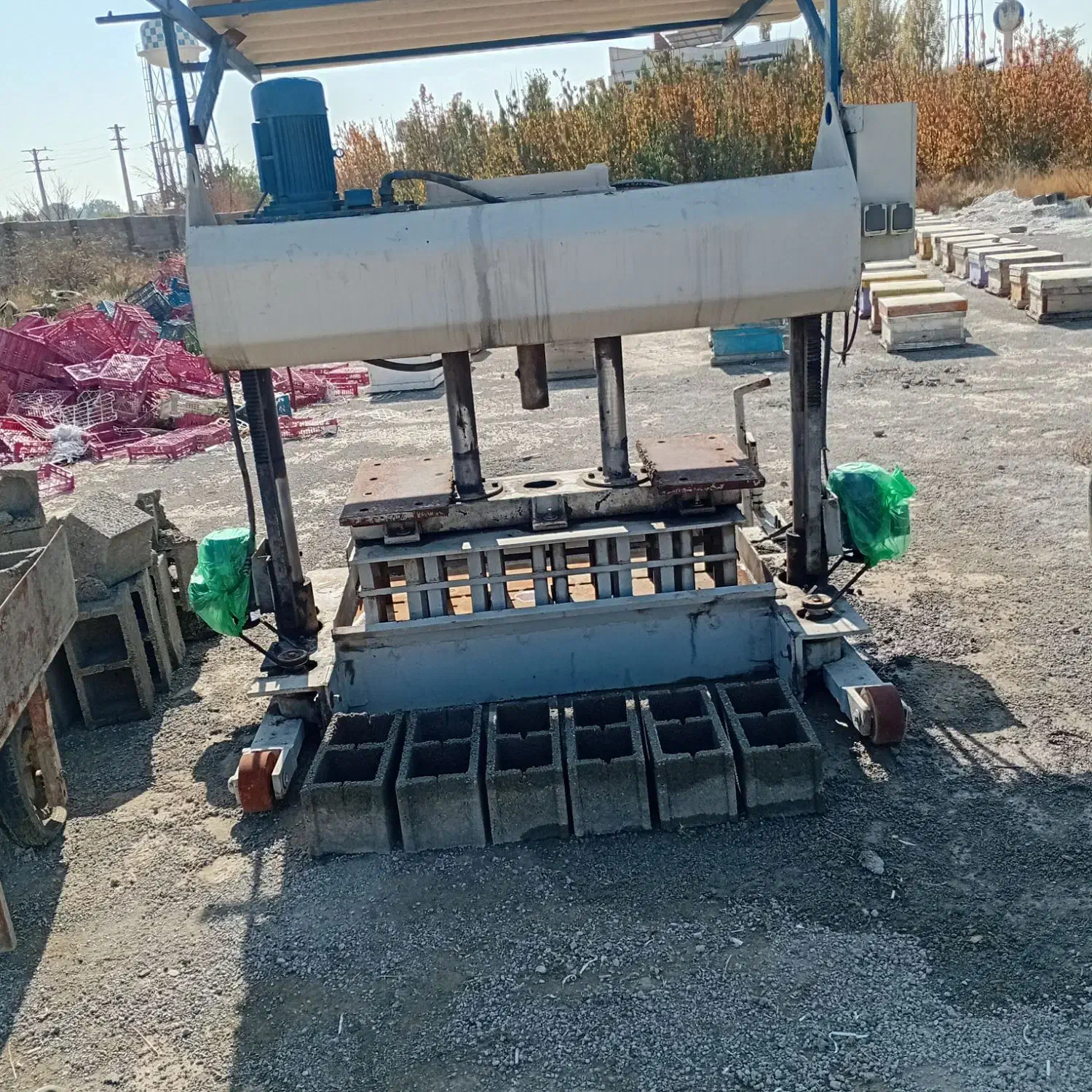 دستگاه بلوک زنی 6تایی اتومات پرسی|ماشینآلات صنعتی|چهارباغ, |دیوار