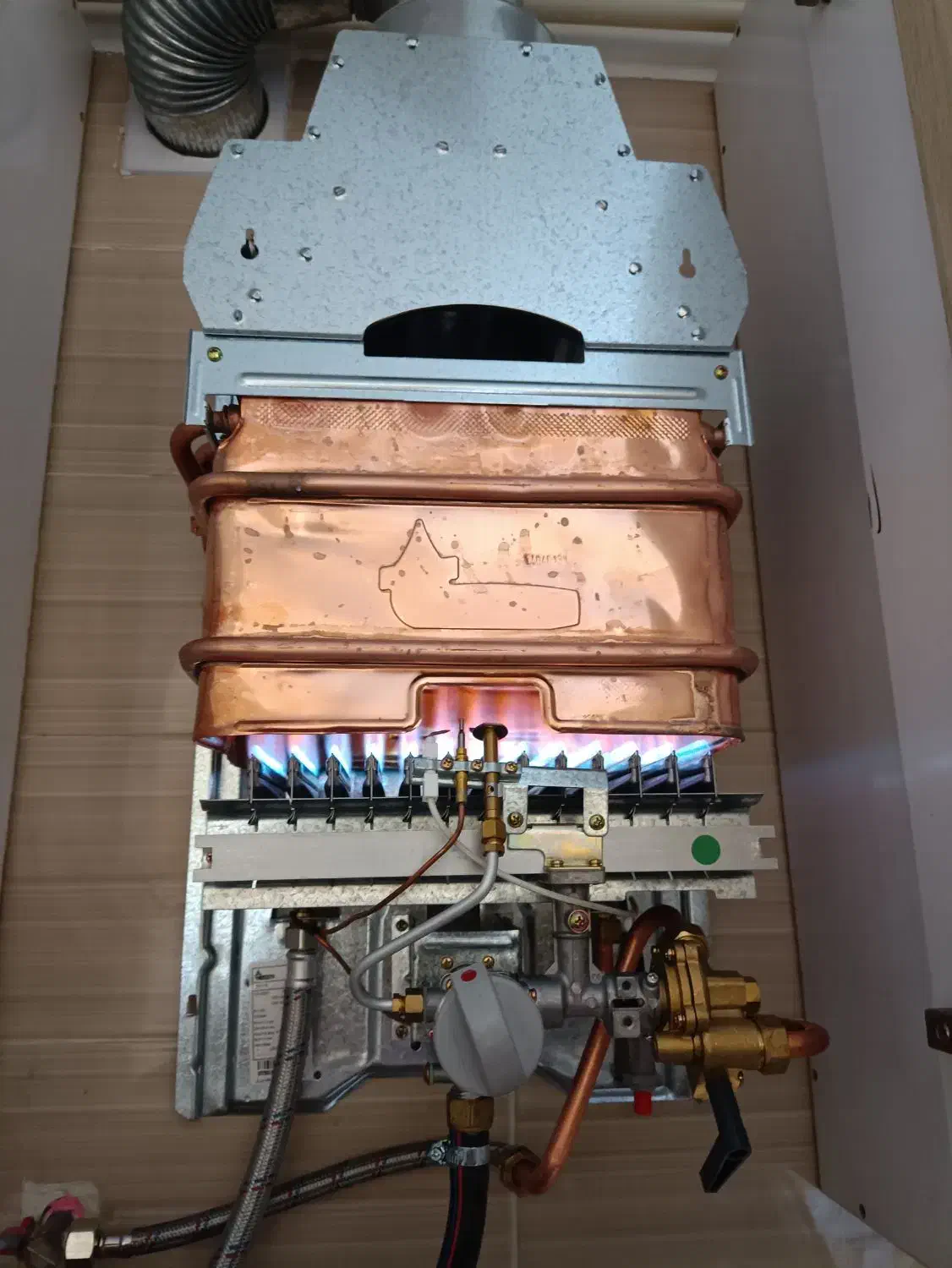 تعویض آبگرمکن لوله کشی آب و فاضلاب|آبگرمکن، پکیج، شوفاژ|تاکستان, |دیوار