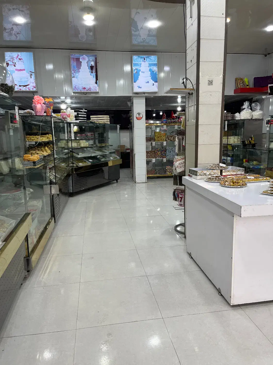 به دو فروشنده جهت کار در قنادی|استخدام خدمات فروشگاه و رستوران|کرمان, |دیوار