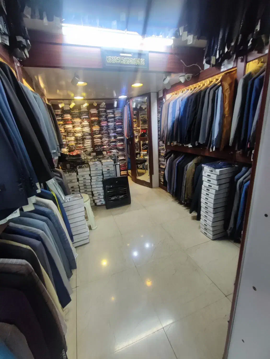 ۳۰متر مغازه در فلکه اول صادقیه بغل زیما مال شلوغ|اجارهٔ مغازه و غرفه|تهران, صادقیه|دیوار