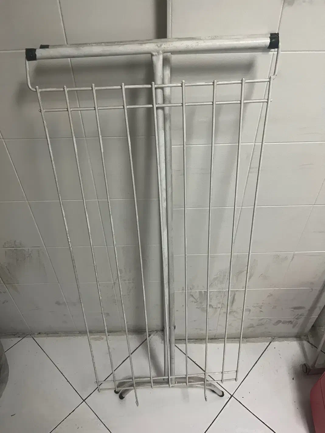 رخت آویز|بندرخت و رختآویز|تهران, دبستان|دیوار