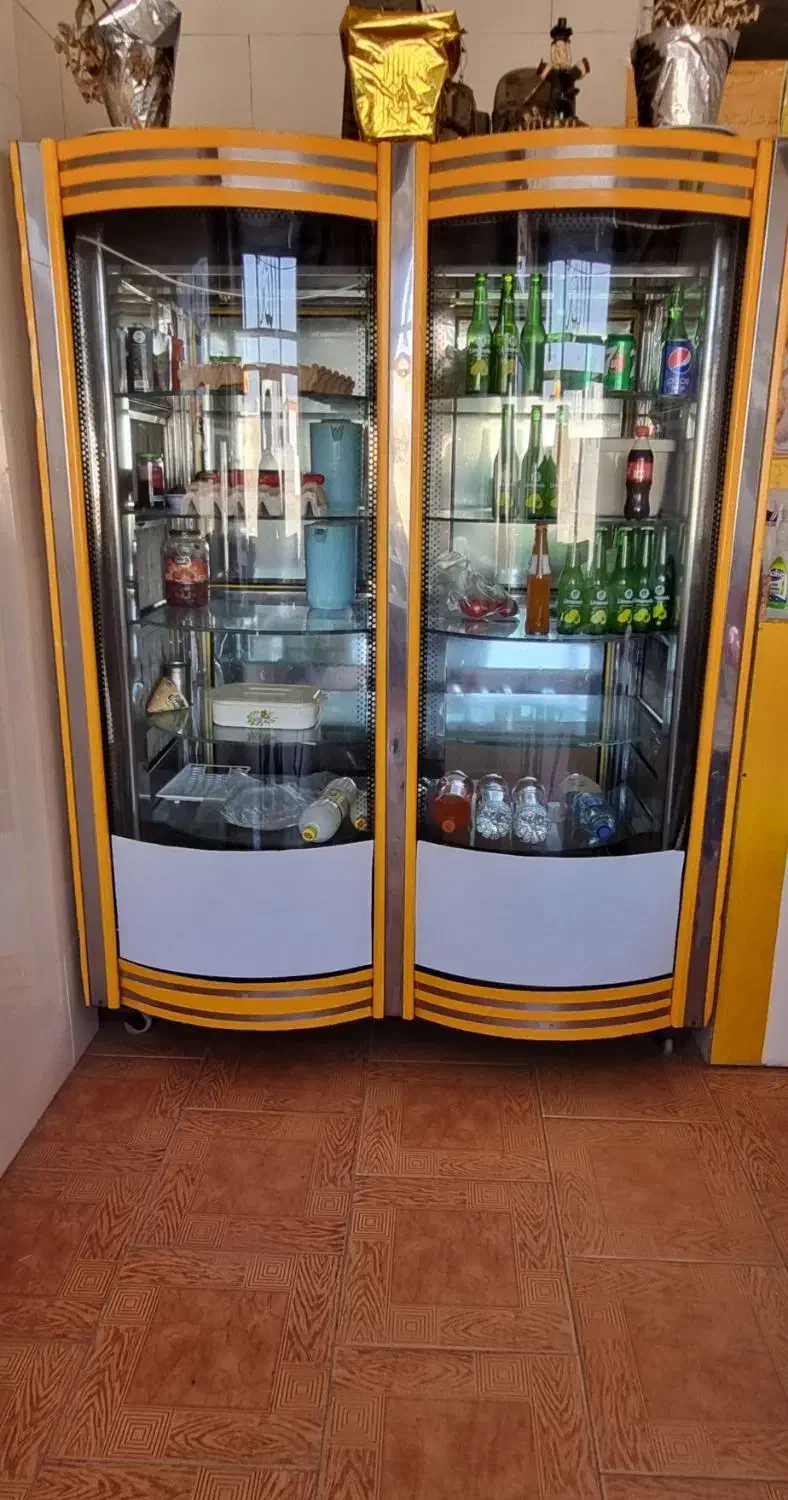 وسایل کبابی وفست فود(یخچال ایستاده وتابلو روان و.)|کافی‌شاپ و رستوران|میمه, |دیوار