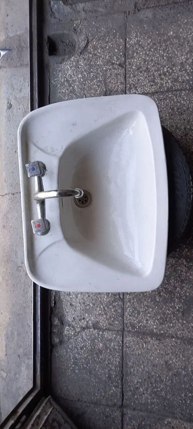 روشویی با شیر مخلوط سرد وگرم کاملا سالم|لوازم سرویس بهداشتی|شاهینشهر, بنیاد ازدواج|دیوار