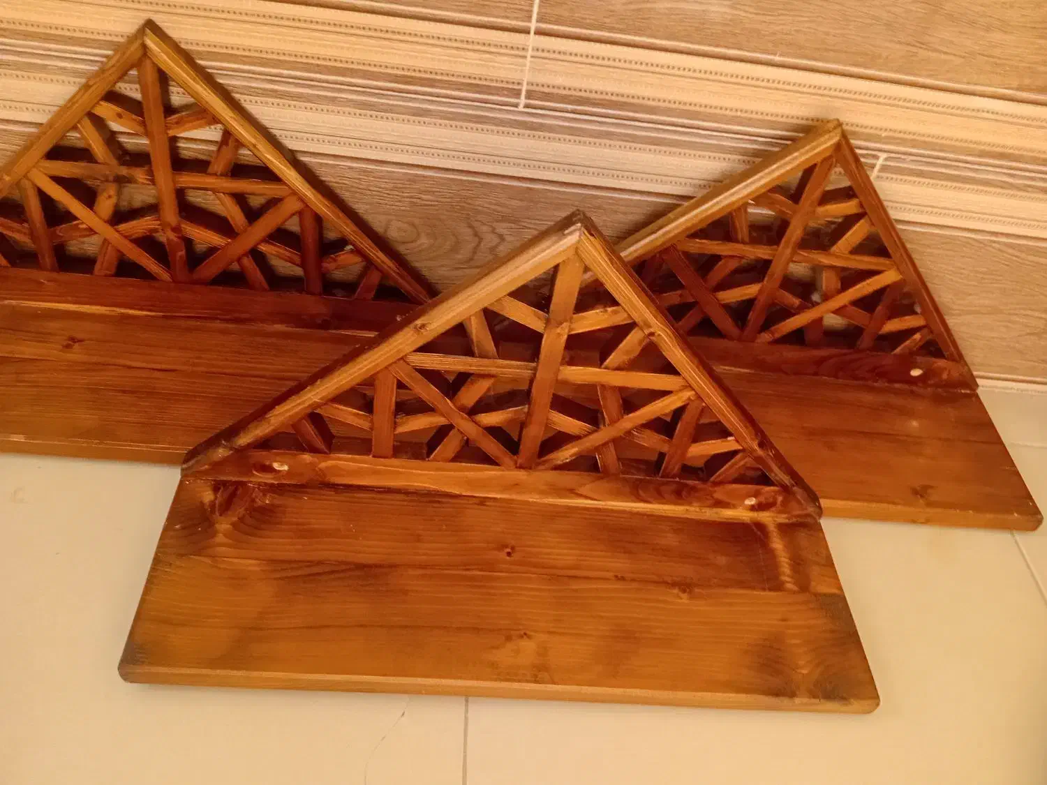 سه تا شلف روی دیوار|کتابخانه، شلف، قفسههای دیواری|رفسنجان, |دیوار